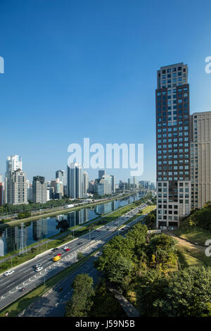 Sao Paulo - le Pinheiros et les gratte-ciel nouveau centre à Brooklin sur et autour de l'Avenue Engenheiro Luis Carlos Berrini Banque D'Images