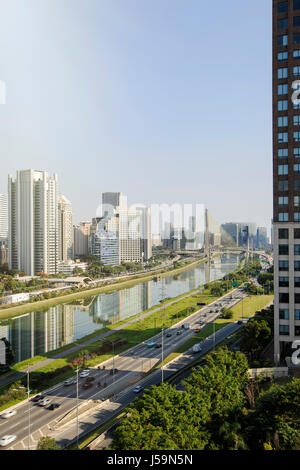 Sao Paulo - le Pinheiros et les gratte-ciel nouveau centre à Brooklin sur et autour de l'Avenue Engenheiro Luis Carlos Berrini Banque D'Images