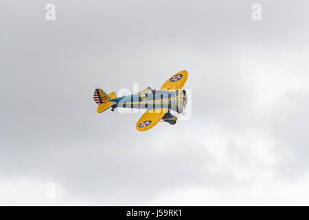 Le Chino, USA - 7 mai 2017 : Boeing P-26 Peashooter de l'afficheur pendant le spectacle aérien des avions de la renommée dans l'aéroport de Chino. Banque D'Images