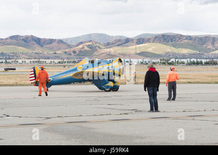 Le Chino, USA - 7 mai 2017 : Boeing P-26 Peashooter de l'afficheur pendant le spectacle aérien des avions de la renommée dans l'aéroport de Chino. Banque D'Images