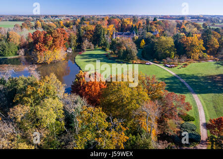 La France, l'Allier, Villeneuve-sur-Allier, Balaine Arboretum automne (vue aérienne) Banque D'Images