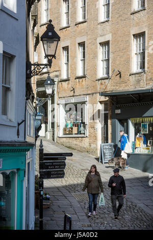 Catherine Hill dans Shoppers on Frome, Somerset Banque D'Images