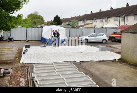 La police utilise un géoradar dans leur recherche de garages entre Goddard Road et Crammavill Stifford Clays, Rue de Thurrock, où ils sont à la recherche pour le corps de lycéenne Danielle Jones qui ont disparu en 2001. Banque D'Images