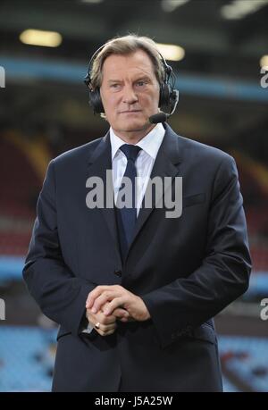 GLENN HODDLE ANCIEN JOUEUR DE PLAT ANCIEN JOUEUR DE VILLA PARK BIRMINGHAM ENGLAND 20 Octobre 2013 Banque D'Images