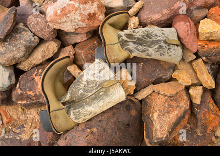 Tombe avec bottes de cow-boy, Calico Ghost Town County Park, Californie Banque D'Images