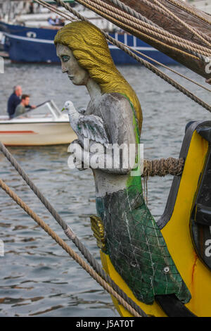 Amsterdam, Pays-Bas. Août 19, 2015. SAIL Amsterdam 2015, naviguer en parade sur la première journée (de 5, 19 au 23 août) à IJhaven : figure de proue de Brig La Grace, la République tchèque, réplique de brig à partir du 18ème siècle. SAIL Amsterdam est un événement maritime quinquennaux à Amsterdam aux Pays-Bas. Les grands voiliers du monde entier visitent la ville d'amarrer dans le port de l'Est. - Fotocredit : Christian Lademann Banque D'Images