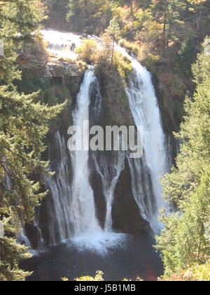 Burney Falls Burney, Californie Banque D'Images