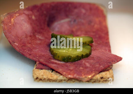 Pain croustillant avec le corned-beef Banque D'Images