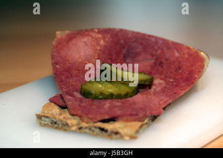 Pain croustillant avec le corned-beef Banque D'Images