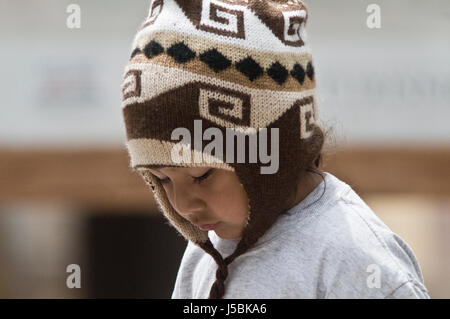 Enfant aborigène, triste. Tilcara, Argentine Banque D'Images