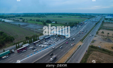 BANGKOK THAÏLANDE - Mai 4 : Vue aérienne de voiture à paytoll d'autoroute de l'est hors ring de check point de jupe sur Bangkok en mai 4,2016 à Bangkok tha Banque D'Images