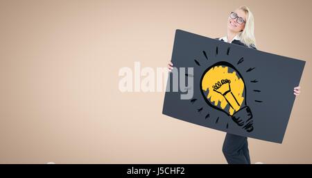 Digital composite of business woman avec carte géante et lightbulb doodle contre fond crème Banque D'Images