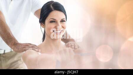 Composite numérique de l'enseignant assisting woman in gym Banque D'Images