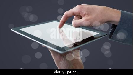 Digital composite des mains toucher tablet derrière bokeh contre fond gris Banque D'Images