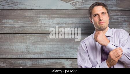 Digital composite of young businessman boutonner la chemise contre mur en bois Banque D'Images