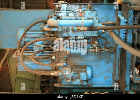 Moteur d'entraînement moteur bleu s'attaquer à la saleté poussière totale diffusion flexible hydraulique de boue Banque D'Images