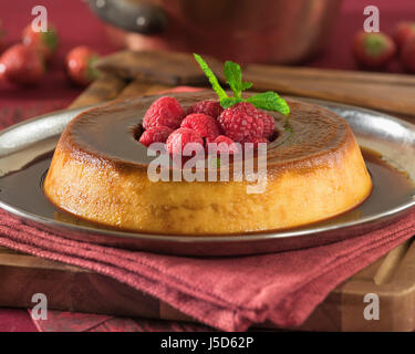 Pudim flan. Caramel dessert portugais. Le Portugal l'alimentation Banque D'Images