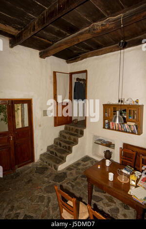 Maison de vacances "Château" est un des cent ans, maison en pierre située dans le village de montagne de Myrthios près de la côte sud de la Crète, au-dessus de la Pl Banque D'Images