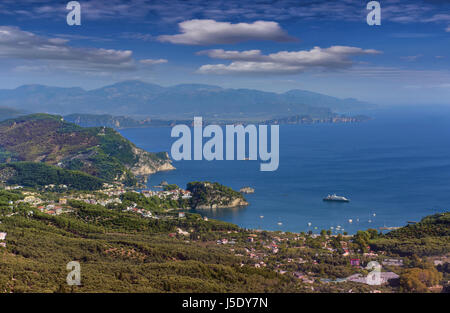 Vue panoramique sur le littoral de Parga de Agias château, en Epire, région de l'ouest de la Grèce Banque D'Images