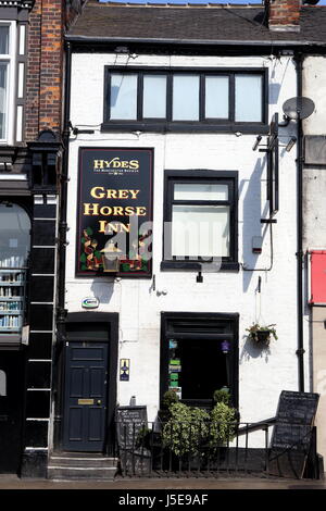 La Grey Horse Inn, un petit vieux public house avec son architecture unique, dans le centre-ville de Manchester, au Royaume-Uni. Banque D'Images