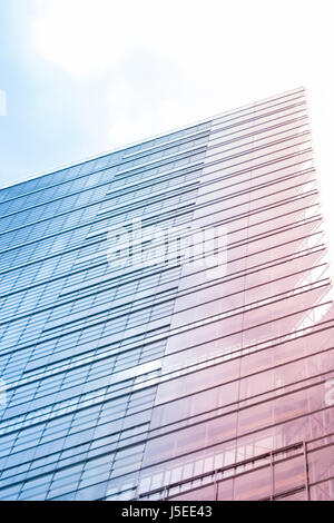 Façade en verre, l'architecture moderne, un immeuble à bureaux Banque D'Images