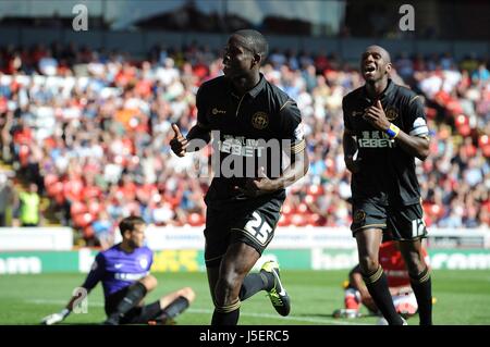 L STEELE L E BARNET FC BARNSLEY BOYCE V WIGAN BARNSLEY FC Wigan Athletic V STADE OAKWELL BARNSLEY ENGLAND 03 Août 2013 Banque D'Images