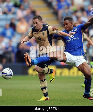 ROSS MCCORMACK & LIAM MOORE LEICESTER CITY V LEEDS UNITED KING POWER STADIUM LEICESTER ANGLETERRE 11 Août 2013 Banque D'Images