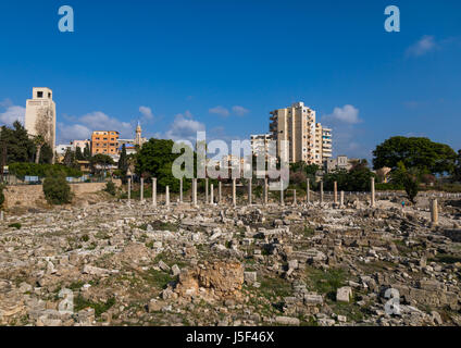 Site archéologique d'Al-Mina devant de nouveaux bâtiments, au sud, le Gouvernorat de Tyr (Liban) Banque D'Images