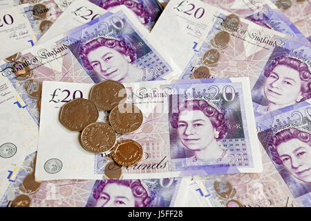 Gros plan de l'argent anglais cash £20 billets de banque billets de vingt livres livres billets billets et pièces Angleterre Royaume-Uni GB Grande-Bretagne Banque D'Images