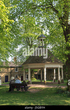 Printemps, le village vert à Harrold, village du comté de Bedfordshire, Angleterre, RU Banque D'Images