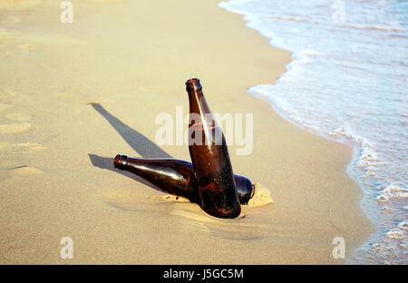 Bières sur la plage - l'icône d'été en Grèce Banque D'Images