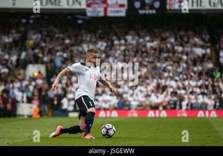 Kieran Trippier de Tottenham Hotspur lors de la Premier League match entre Tottenham Hotspur et Manchester United à White Hart Lane à Londres. 14 mai 2017 usage éditorial uniquement . Pas de merchandising. Pour des images de football Premier League FA et restrictions s'appliquent inc. aucun internet/mobile l'usage sans licence FAPL - pour plus de détails contactez Football Dataco ARRON GENT/IMAGES téléobjectif Banque D'Images