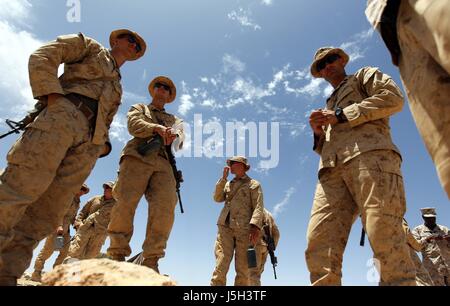 (170517) -- AMMAN, 17 mai 2017 (Xinhua) -- Les soldats participent le 'Lion' désireux d'exercice militaire à Amman désert près de la frontière entre la Jordanie et l'Arabie saoudite, le 17 mai 2017. 'Hâte Lion' est un exercice annuel conjoint qui a eu lieu en Jordanie depuis 2011. Pour cette année, il s'est concentré sur les priorités opérationnelles et sur le terrain militaire, la lutte contre le terrorisme, et les techniques de guerre modernes. (Xinhua/Mohammad Abu Ghosh) Banque D'Images