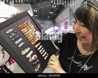 16 mai 2017 - Tokyo, Japon - Nailist Satoko Kinoshita présente son travail pendant le Forum 2017 de l'ongle de Tokyo le mardi 16 mai 2017. Photo par : Ramiro Agustin Vargas Tabares (crédit Image : © Ramiro Agustin Vargas Tabares via Zuma sur le fil) Banque D'Images