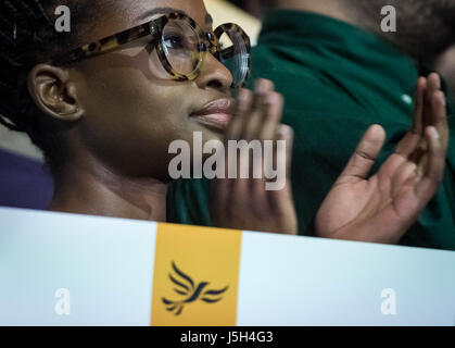 Londres, Royaume-Uni. 17 mai, 2017. Les démocrates libéraux partisans à l'élection générale Lancement du manifeste. © Guy Josse/Alamy Live News Banque D'Images