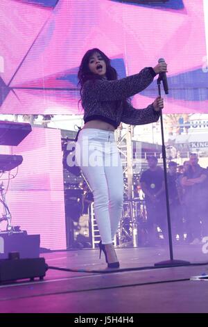 Camila Cabello sur scène pour RADIO KIIS FM's Wango Tango - Concert, StubHub Center, Los Angeles, CA, 13 mai 2017. Photo par : JA/Everett Collection Banque D'Images