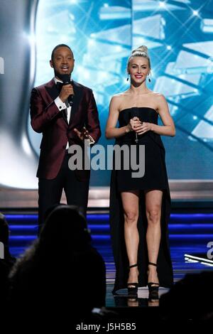 Terrence J, Julianne Hough présents pour 2017 Concours Miss USA, Mandalay Bay Resort and Casino, Las Vegas, NV le 14 mai 2017. Photo par : JA/Everett Collection Banque D'Images