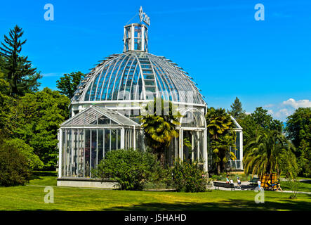 Genève, Suisse. 17 mai 2017. Le Conservatoire et Jardin botanique de la ville de Genève, Conservatoire et Jardin Botaniques de la Ville de Genève, de célébrer le bicentenaire de leur fondation en 1807. Une vue de la Jardin botanique de Genève est l'effet de serre pour les plantes des zones climatiques tempérées. Crédit : Collection GFC/Alamy Live News Banque D'Images