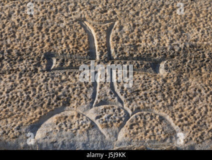 Croix sur une tombe de la nécropole d'el basse, au sud, le Gouvernorat de Tyr (Liban) Banque D'Images