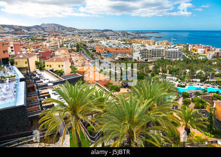 Vue panoramique sur la Costa Adeje et l'océan Atlantique, Tenerife, Espagne Banque D'Images