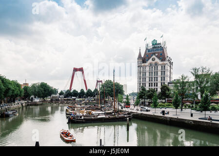 Rottedam, Pays-Bas - 6 août 2016 : oudehaven (vieux port) à rotterdam. Le port de Rotterdam est le plus grand port de fret en Europe Banque D'Images