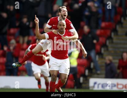 CHRIS O'GRADY & Jim O'BRIEN CE BARNSLEY V HULL FC OAKWELL BARNSLEY ENGLAND 27 Avril 2013 Banque D'Images