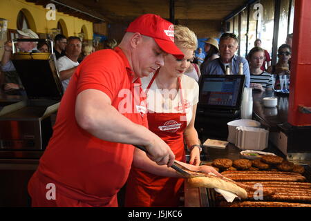 Melanie Müller l'ouverture d'un stand lors de la Bratwurst Ballermann Majorque. Avec : Melanie Müller Où : Palma, Majorque, Espagne Quand : 14 Avr 2017/WENN.com Starpress Crédit : Banque D'Images