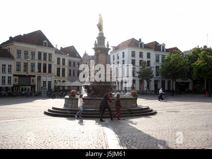 Wilhelmina Fontaine (1898) sur le bord principal square, centre de Deventer, Overijssel, Pays-Bas Province Banque D'Images