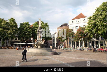 Wilhelmina Fontaine (1898) sur le bord principal square, centre de Deventer, Overijssel, Pays-Bas Province Banque D'Images