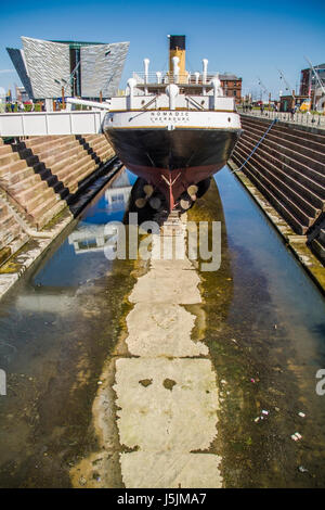Le SS Nomadic Museum et Titanic Belfast Irlande du Nord UK Banque D'Images