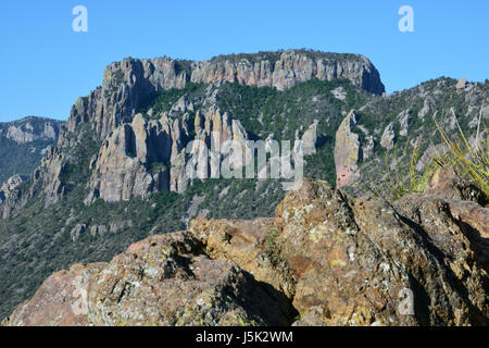 Le point de vue de la montagnes Chiso du haut de la piste de la mine perdue à Big Bend National Park au Texas Banque D'Images