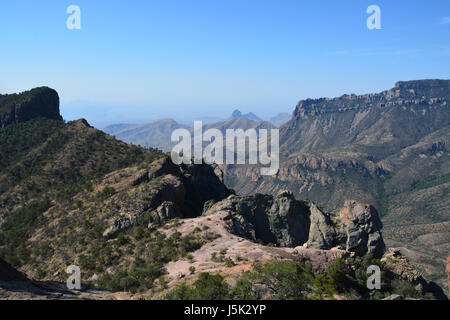 Le point de vue de la montagnes Chiso du haut de la piste de la mine perdue à Big Bend National Park au Texas Banque D'Images