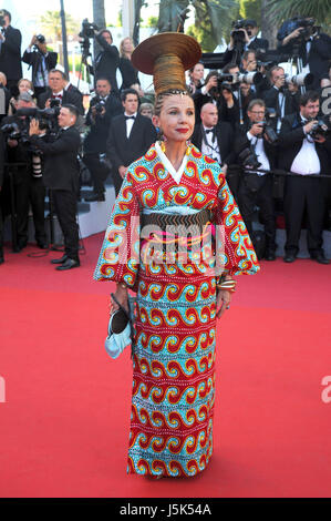 70e Festival du Film de Cannes 2017, Red Carpet 'Ismael's Ghosts (Les fantômes d'Ismael)' & Tapis Rouge du Gala d'ouverture présenté : Victoria Abril Banque D'Images