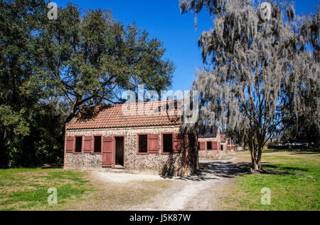 Rangée de brique rouge esclave africaine cabines à Boone Hall Plantation, Mt. Agréable, Caroline du Sud, États-Unis d'Amérique, Charleston Comté, United States, images historiques Banque D'Images